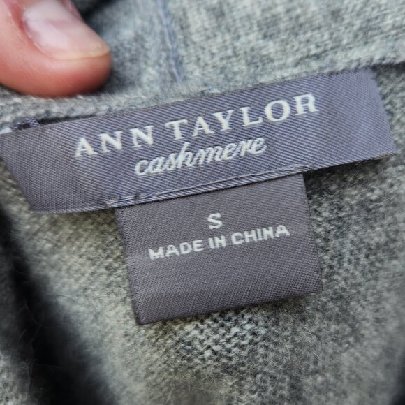 Ann Taylor Gray Cashmere Knit Blouse Scoop Ruffle Neck Sleeveless 145892 - Picture 10 of 11